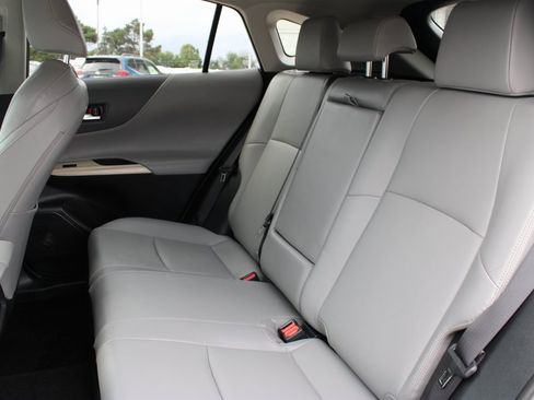 Used 2024 Toyota Venza XLE image 25