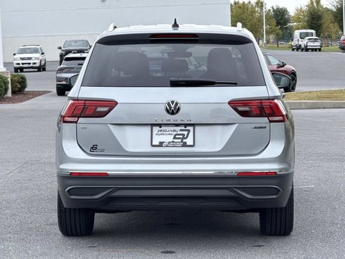Used 2022 Volkswagen Tiguan SE image 25