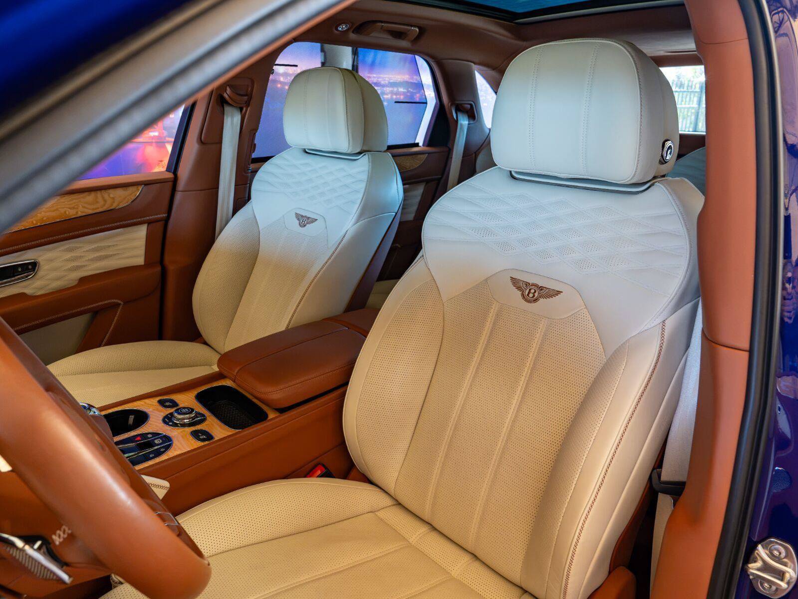 Used 2024 Bentley Bentayga AWD/4WD image 11