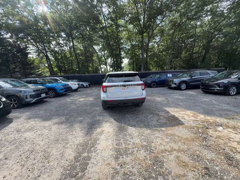 Used 2026 Ford Explorer Active AWD/4WD image 12