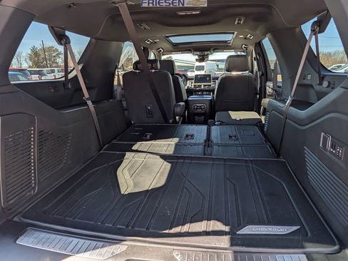 Used 2023 Chevrolet Suburban High Country image 21