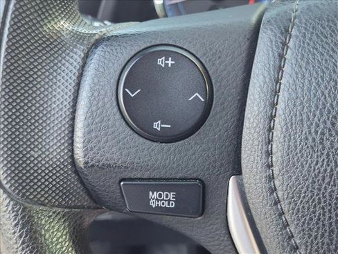 Used 2018 Toyota Corolla LE FWD image 13