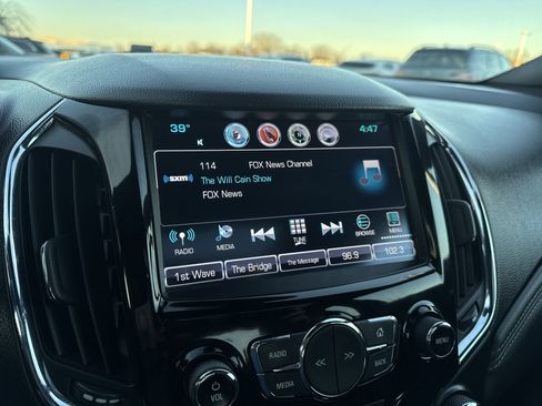 Used 2018 Chevrolet Cruze Premier image 13