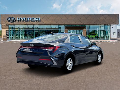 New 2026 Hyundai Elantra SE FWD image 7