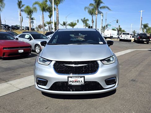 New 2026 Chrysler Pacifica Select image 7