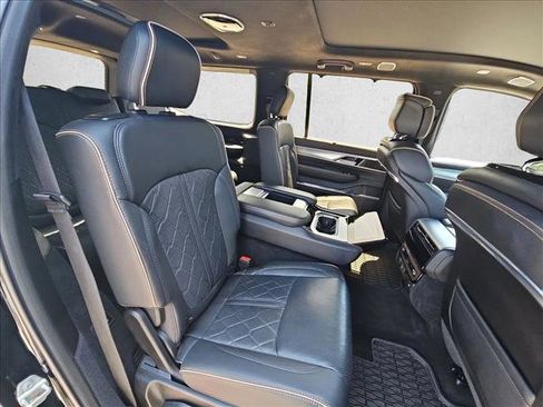 Used 2023 Jeep Grand Wagoneer Series III AWD/4WD image 19