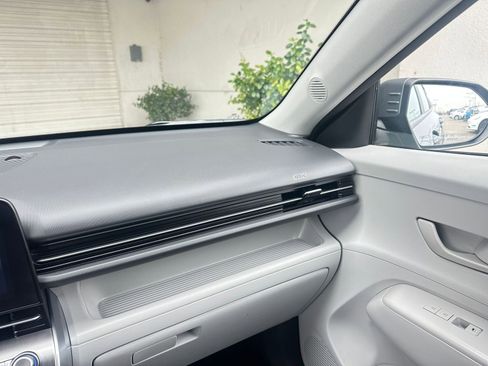 Used 2025 Hyundai Kona SEL image 35