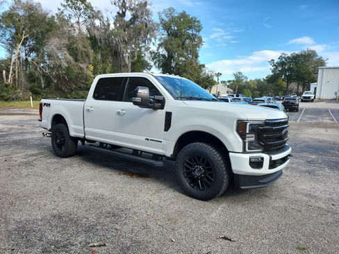 Used 2022 Ford F250 Lariat w/ Black Appearance Package image 7