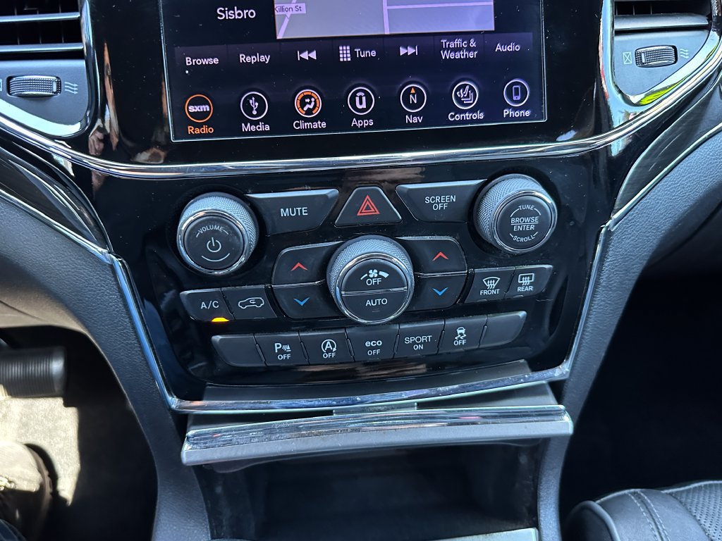 Used 2019 Jeep Grand Cherokee Overland AWD/4WD image 27