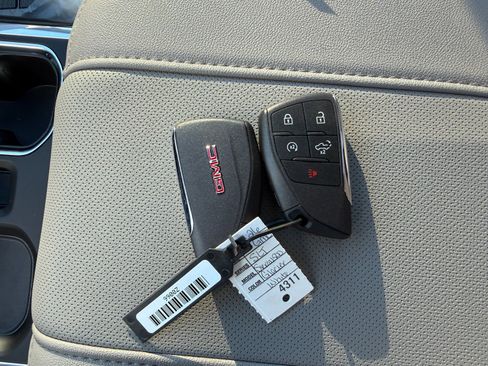 New 2026 GMC Sierra 1500 SLT w/ SLT Premium Package image 39