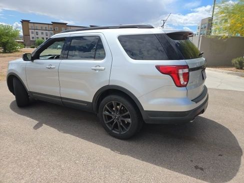 Used 2018 Ford Explorer XLT w/ Equipment Group 202A image 4