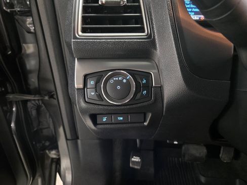 Used 2018 Ford Explorer XLT w/ Equipment Group 202A FWD image 14