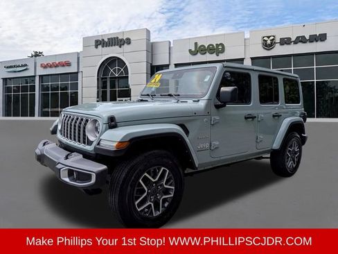 Used 2024 Jeep Wrangler Unlimited Sahara w/ Technology Group AWD/4WD image 7