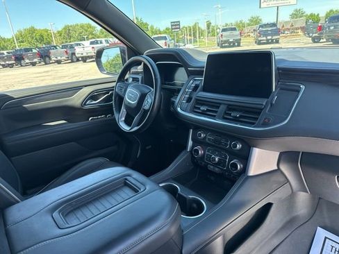 Used 2023 GMC Yukon XL SLT w/ SLT Premium Package AWD/4WD image 10