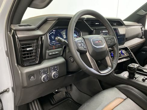 Used 2025 GMC Sierra 1500 AT4 w/ AT4 Premium Package image 2