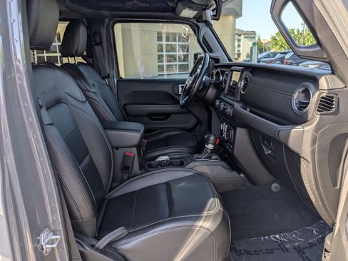 Used 2020 Jeep Wrangler Unlimited Sahara AWD/4WD image 33