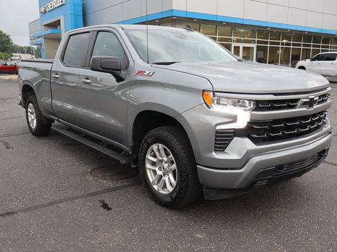 Used 2023 Chevrolet Silverado 1500 RST w/ Z71 Off-Road Package AWD/4WD image 2
