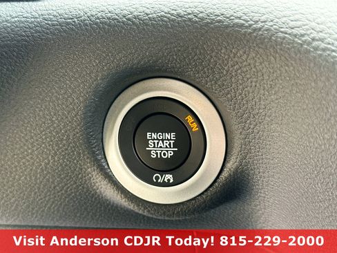 New 2026 Chrysler Pacifica Select image 10