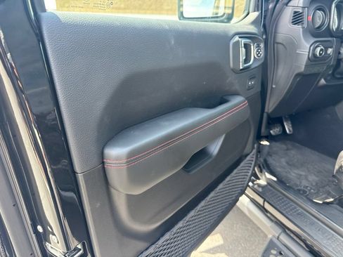 Used 2025 Jeep Wrangler Unlimited Rubicon AWD/4WD image 12