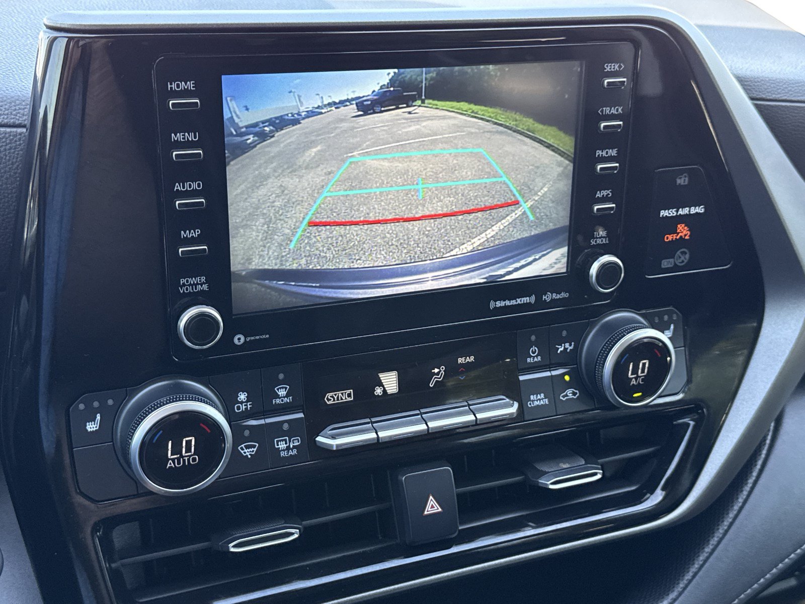 Used 2020 Toyota Highlander XLE FWD image 26