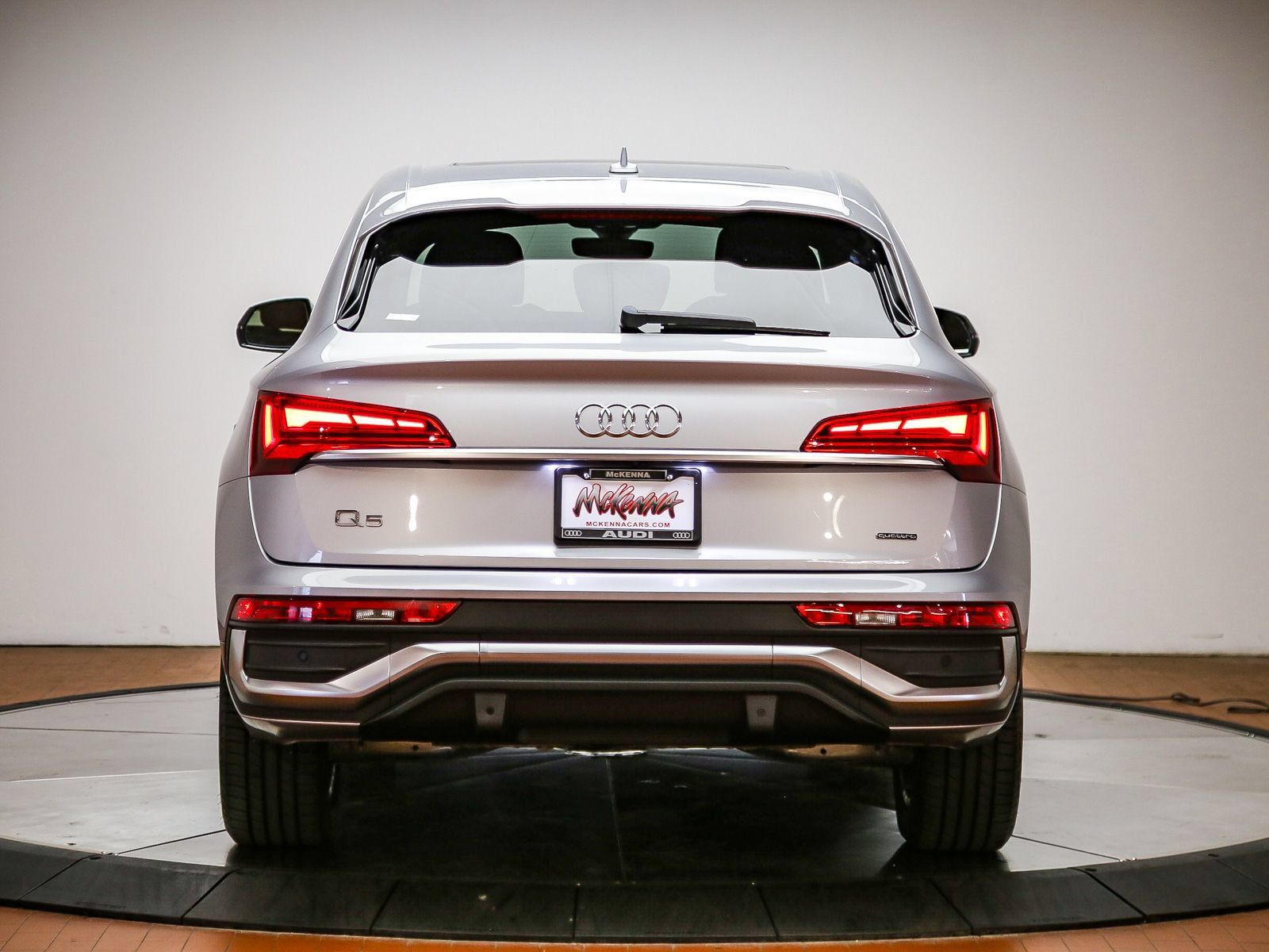 Used 2022 Audi Q5 2.0T Premium Plus w/ Premium Plus Package AWD/4WD image 3