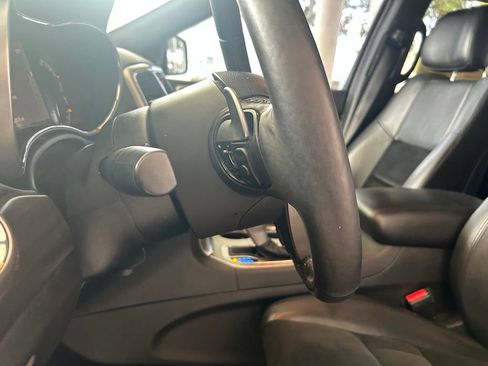 Used 2017 Jeep Grand Cherokee Altitude RWD image 42