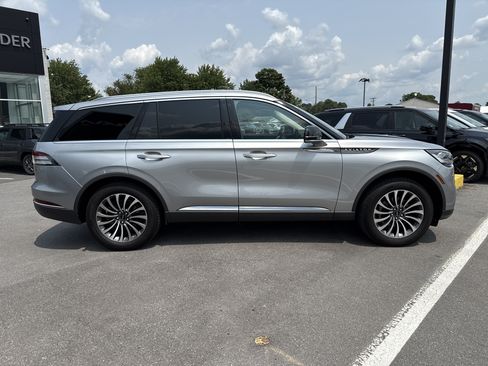 Used 2022 Lincoln Aviator AWD w/ Premium Package image 2