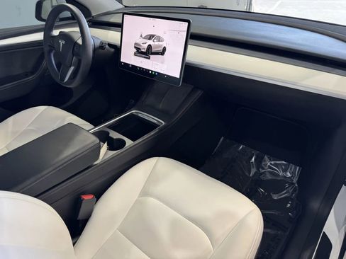 Used 2022 Tesla Model Y Performance image 5