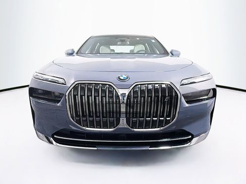 New 2026 BMW i7 xDrive60 w/ Executive Package image 2