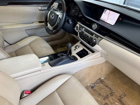 Used 2013 Lexus ES 350 w/ Premium Pkg FWD image 19
