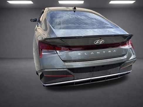 Used 2025 Hyundai Elantra Sport FWD image 23