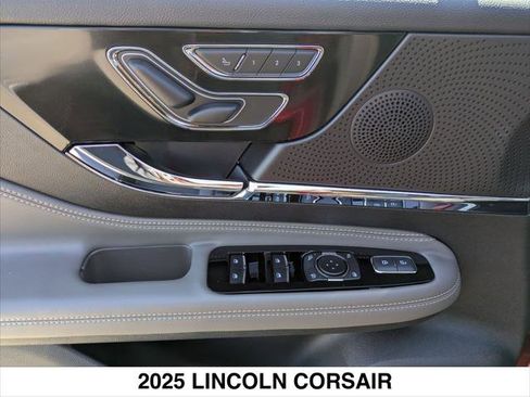 New 2025 Lincoln Corsair Reserve image 7