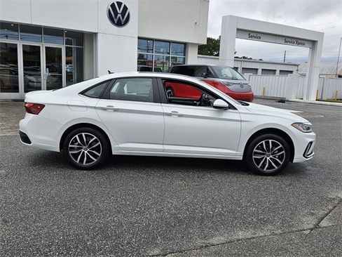 New 2026 Volkswagen Jetta SE image 14