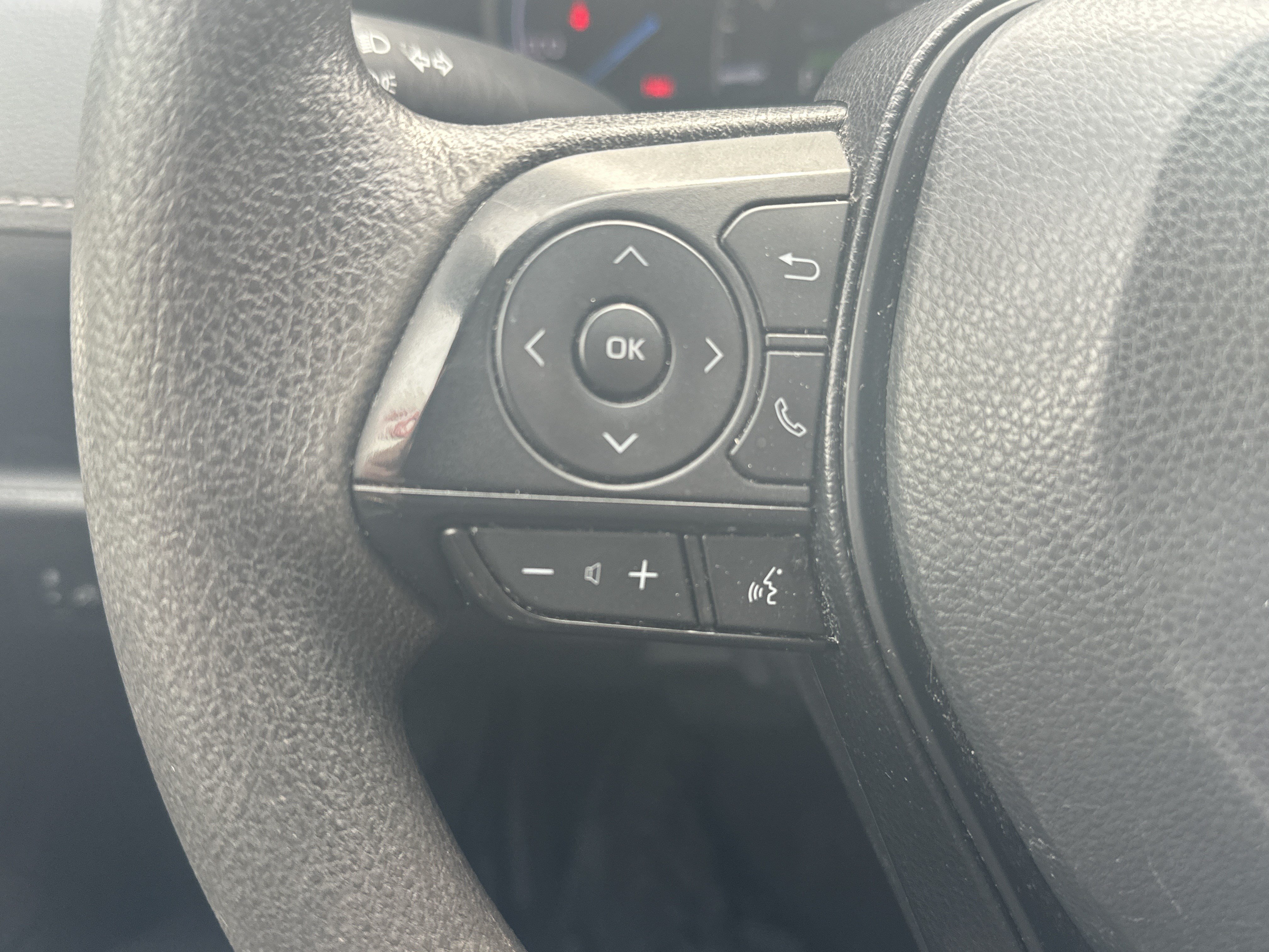 Used 2025 Toyota RAV4 XLE AWD/4WD image 18