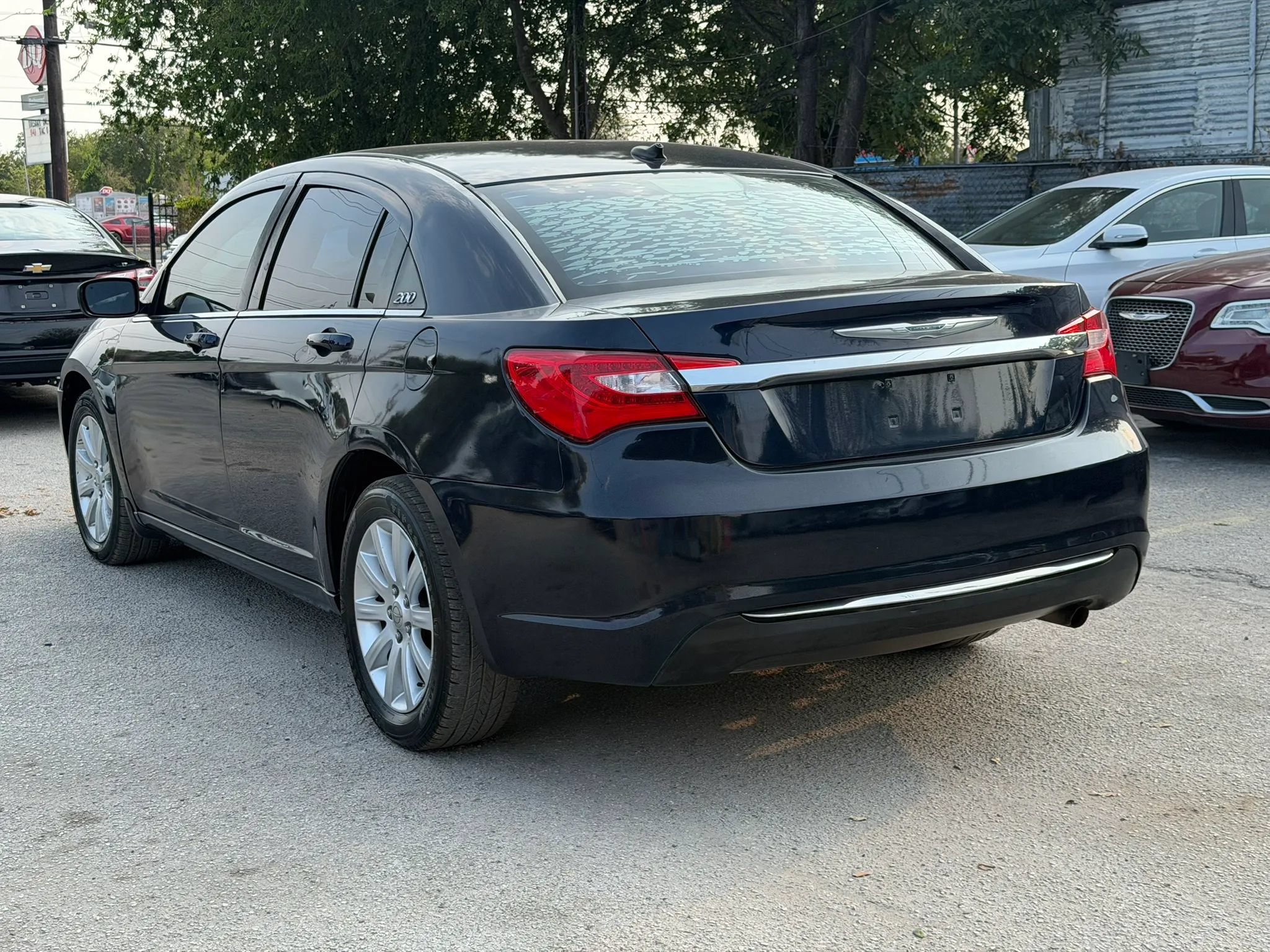 Used 2012 Chrysler 200 Touring FWD image 4