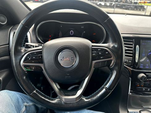 Used 2019 Jeep Grand Cherokee Laredo image 11