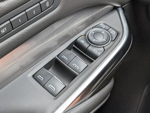 Used 2025 Cadillac XT4 Premium Luxury FWD image 20