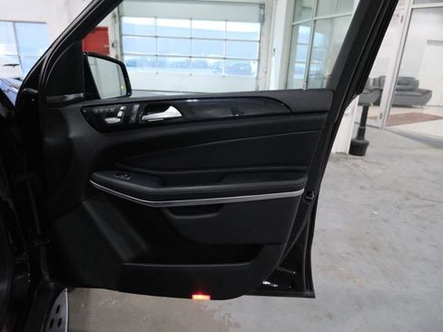Used 2017 Mercedes-Benz GLS 550 4MATIC image 34