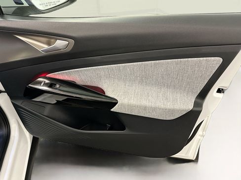 Used 2023 Volkswagen ID.4 Pro image 33