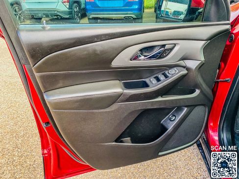 Used 2020 Chevrolet Traverse LT FWD image 17