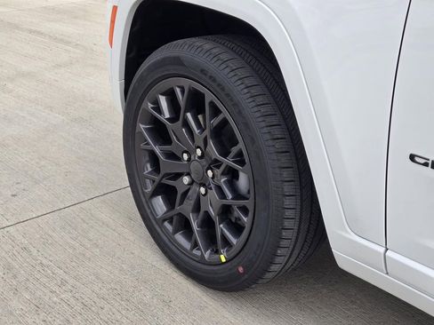 New 2026 Jeep Grand Cherokee Summit w/ Obsidian Package image 6