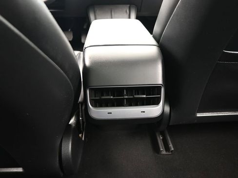 Used 2023 Tesla Model 3 Standard Range image 33