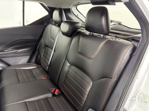 Used 2018 Nissan Kicks SR w/ Premium Package FWD image 19