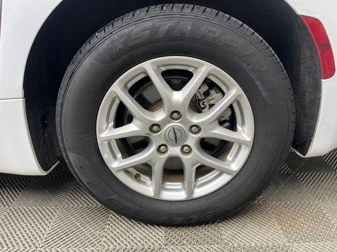 Used 2024 Chrysler Pacifica Touring-L FWD image 29