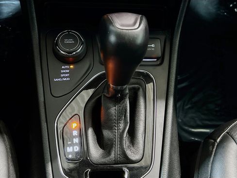 Used 2023 Jeep Cherokee Altitude Lux image 13