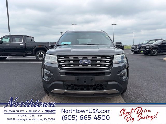 Used 2017 Ford Explorer XLT w/ Equipment Group 202A AWD/4WD image 3