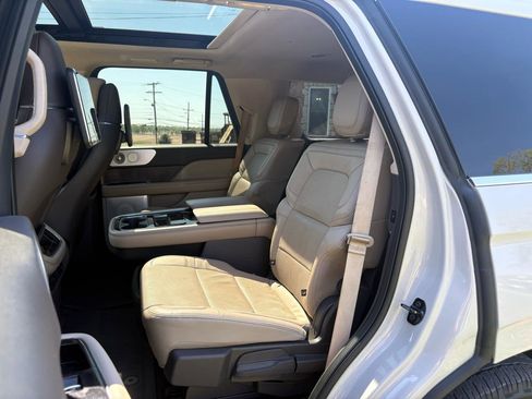 Used 2022 Lincoln Navigator Reserve image 28