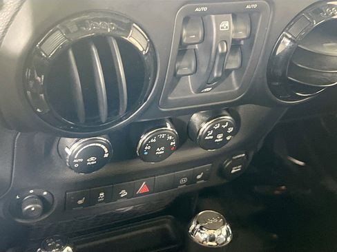 Used 2012 Jeep Wrangler Altitude image 14