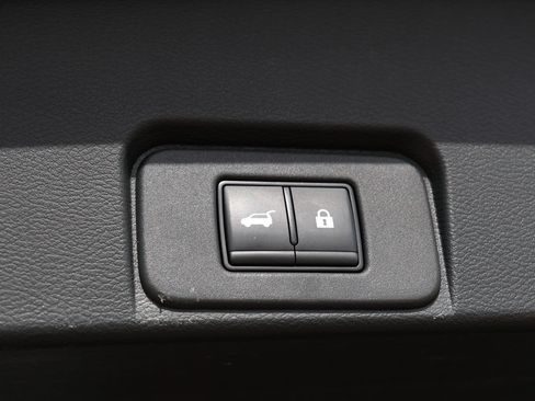 Used 2024 Nissan Rogue SV FWD image 33