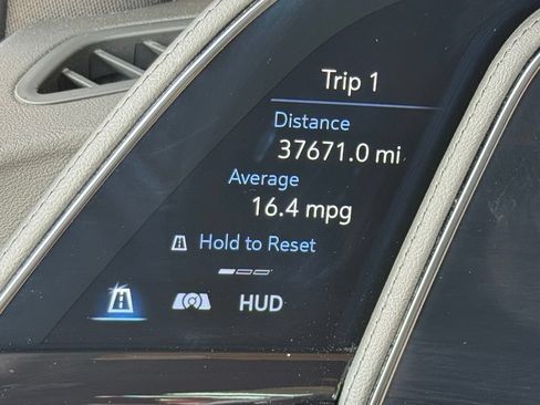 Used 2023 Cadillac Escalade Premium Luxury AWD/4WD image 33